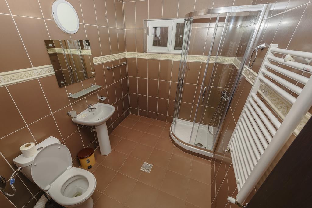 Hôtel Sara'S Sons à Băile Herculane Extérieur photo