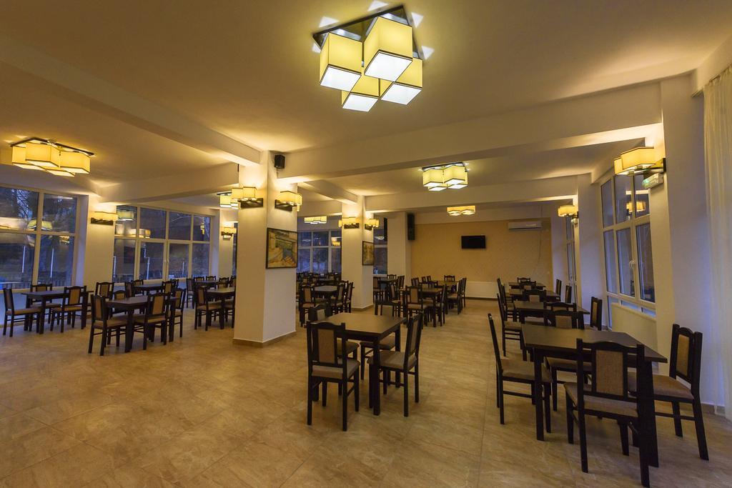 Hôtel Sara'S Sons à Băile Herculane Extérieur photo