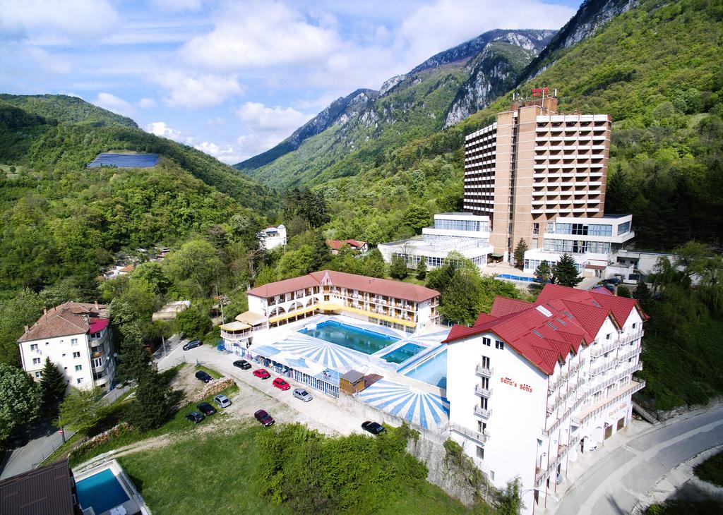 Hôtel Sara'S Sons à Băile Herculane Extérieur photo
