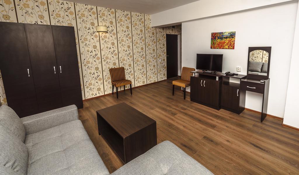 Hôtel Sara'S Sons à Băile Herculane Extérieur photo