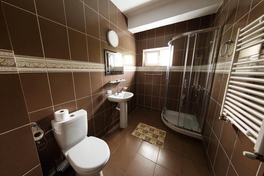 Hôtel Sara'S Sons à Băile Herculane Extérieur photo
