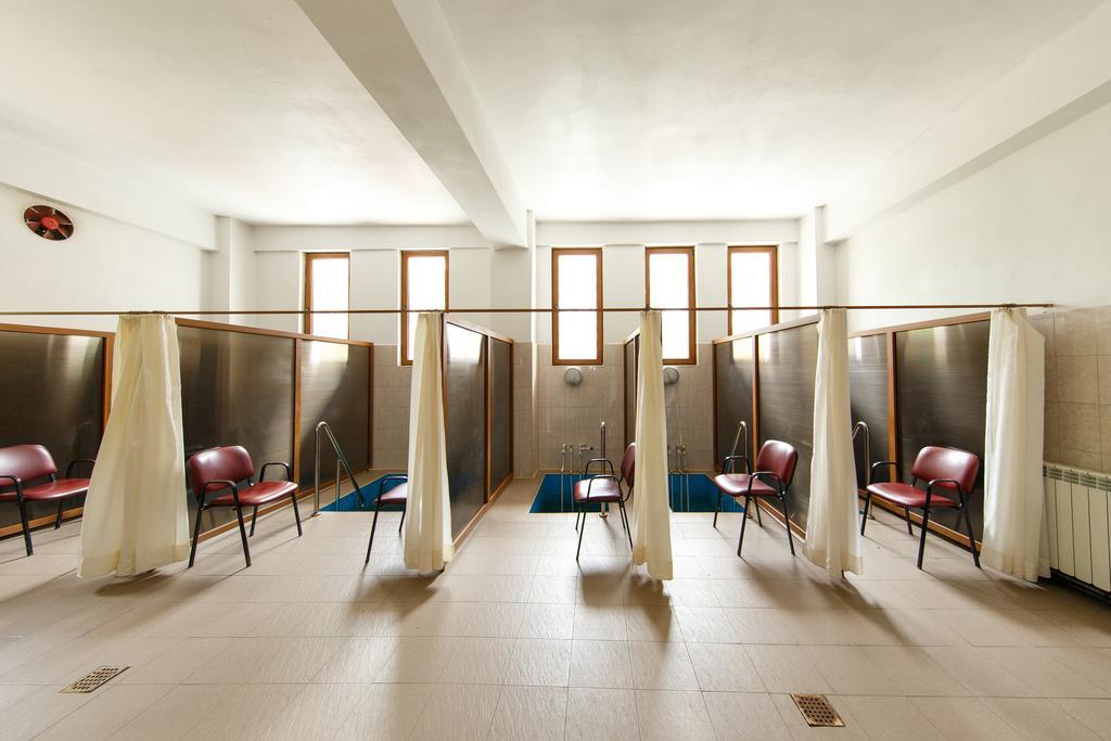 Hôtel Sara'S Sons à Băile Herculane Extérieur photo