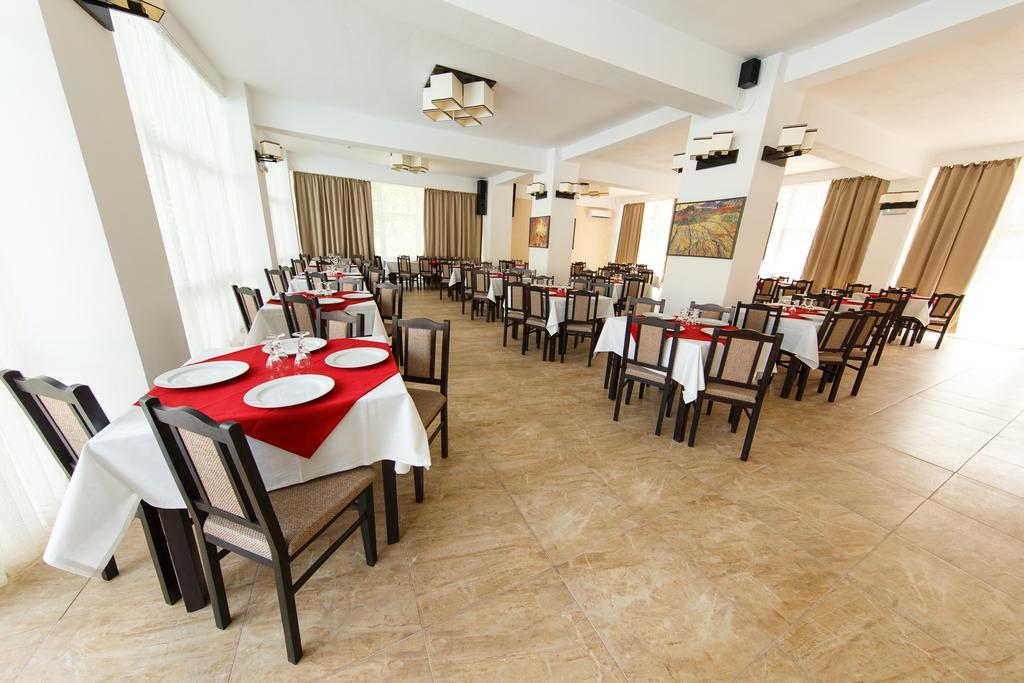 Hôtel Sara'S Sons à Băile Herculane Extérieur photo
